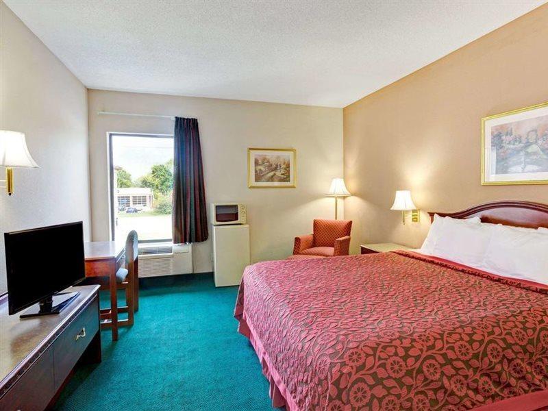Days Inn&Suites by Wyndham Louisville SW Extérieur photo