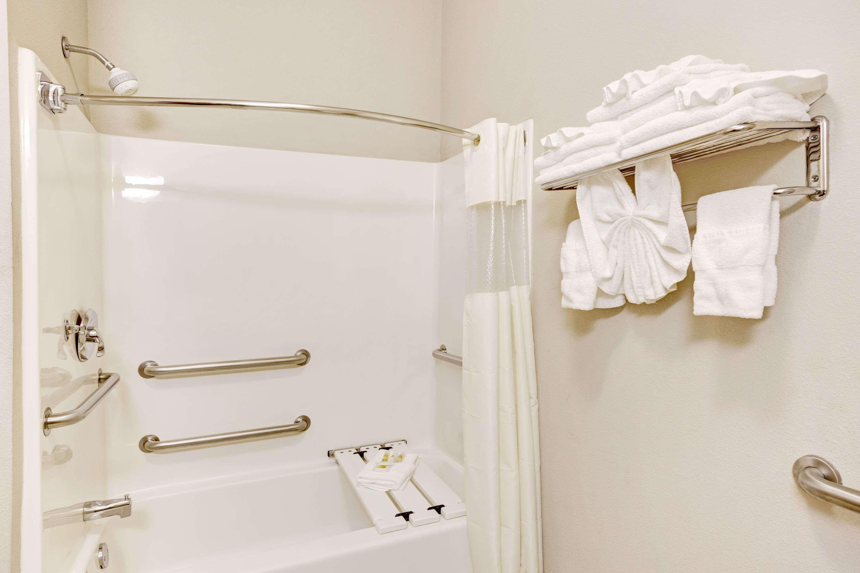 Days Inn&Suites by Wyndham Louisville SW Extérieur photo